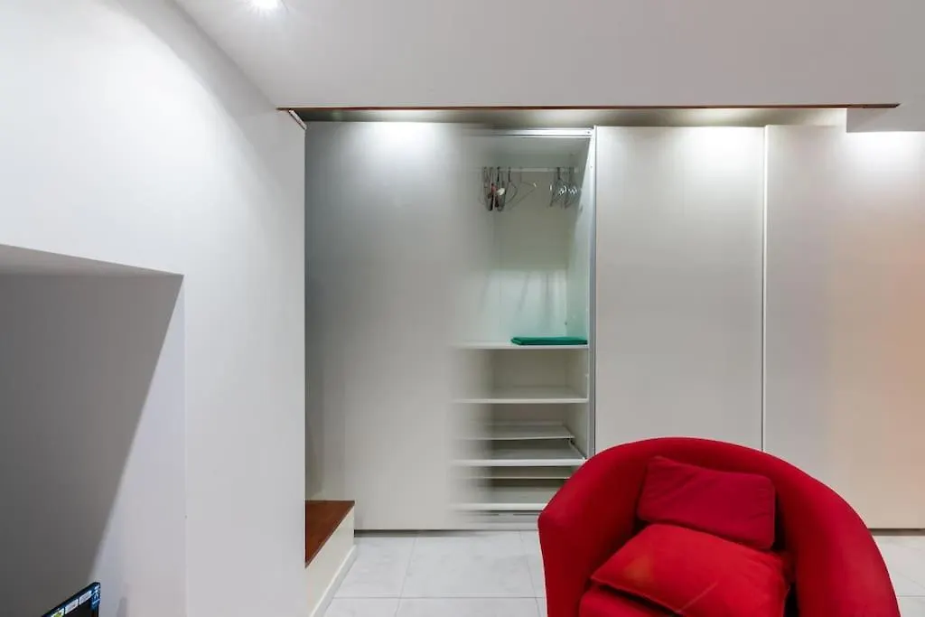 Seneca Apartment Milan